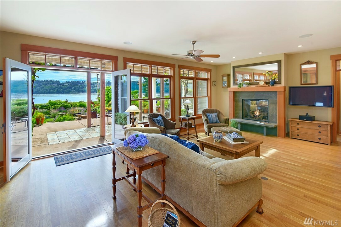 Property Photo:  3546 Crystal Springs Dr NE  WA 98110 