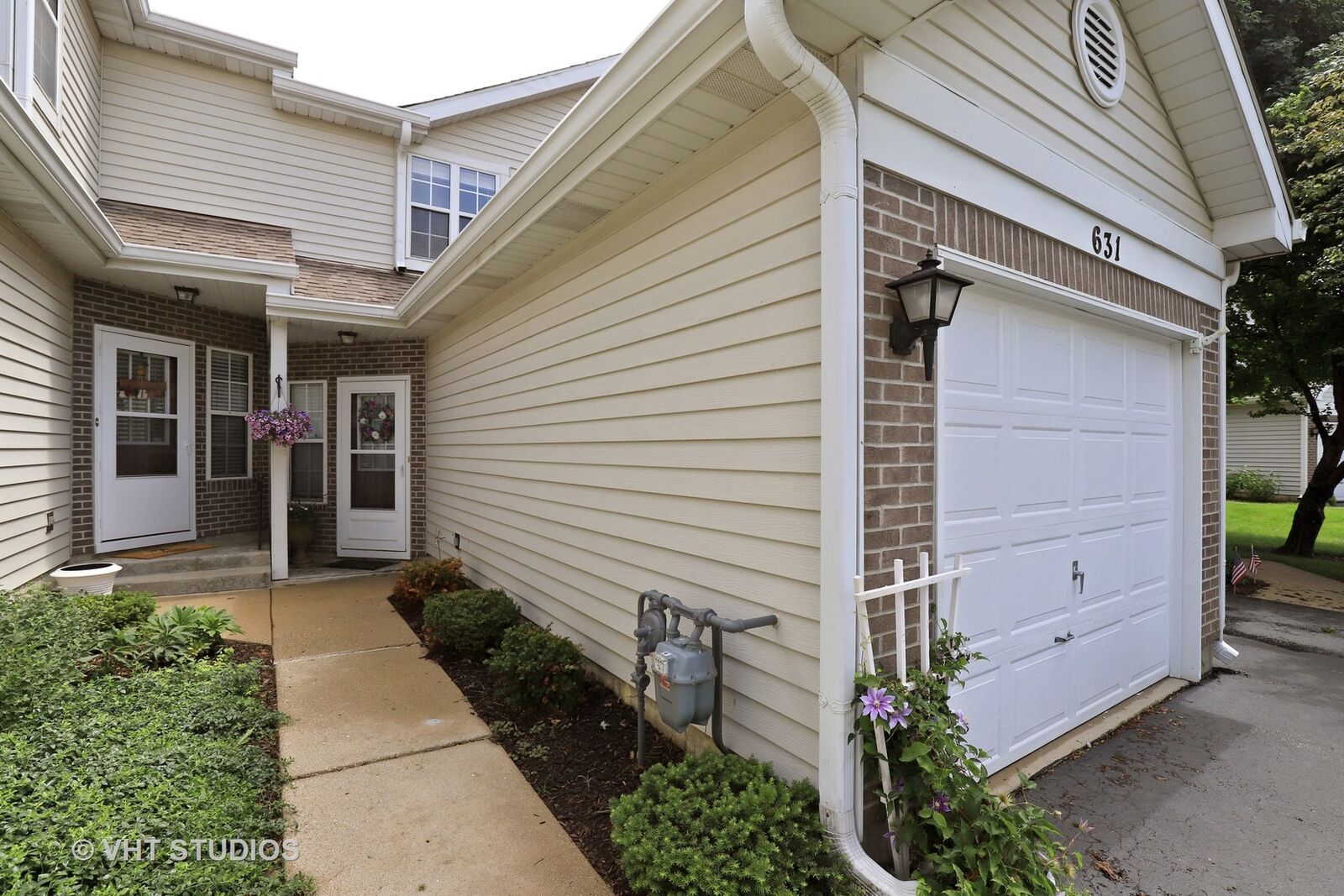 Property Photo:  631 Woodhaven Drive  IL 60060 