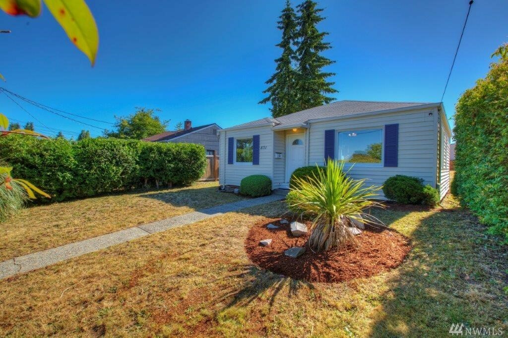 Property Photo:  831 S Howard St  WA 98465 