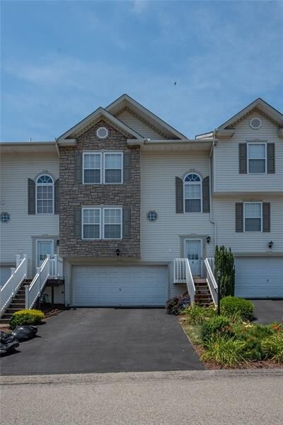 Property Photo:  130 Manor View  PA 15665 