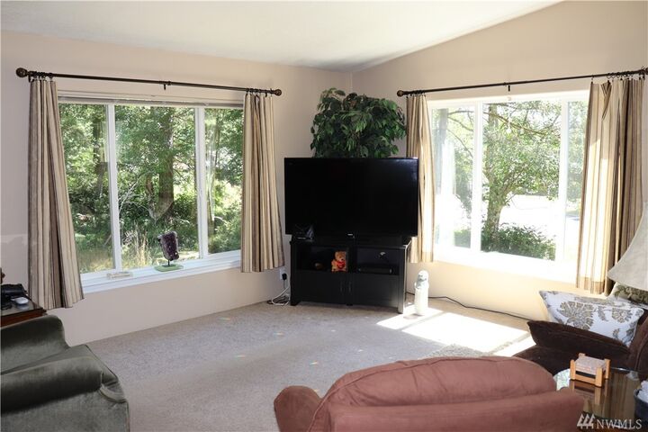 Property Photo:  41 E Raccoon Ct  WA 98584