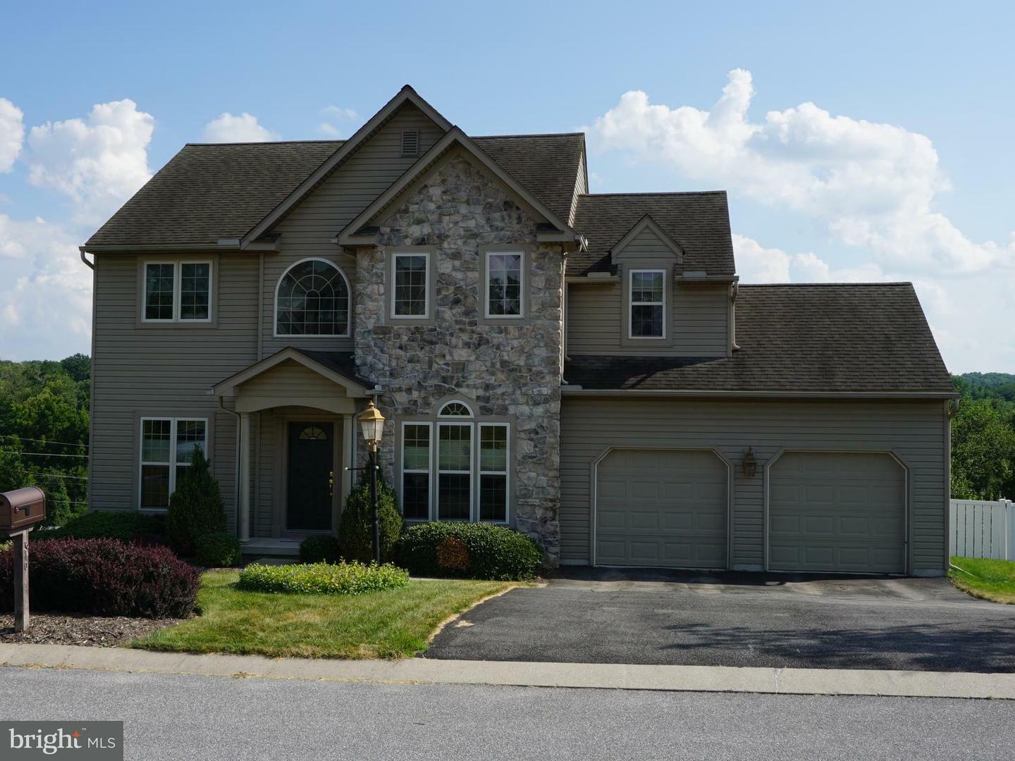 Property Photo:  610 Monarch Drive  PA 17403 