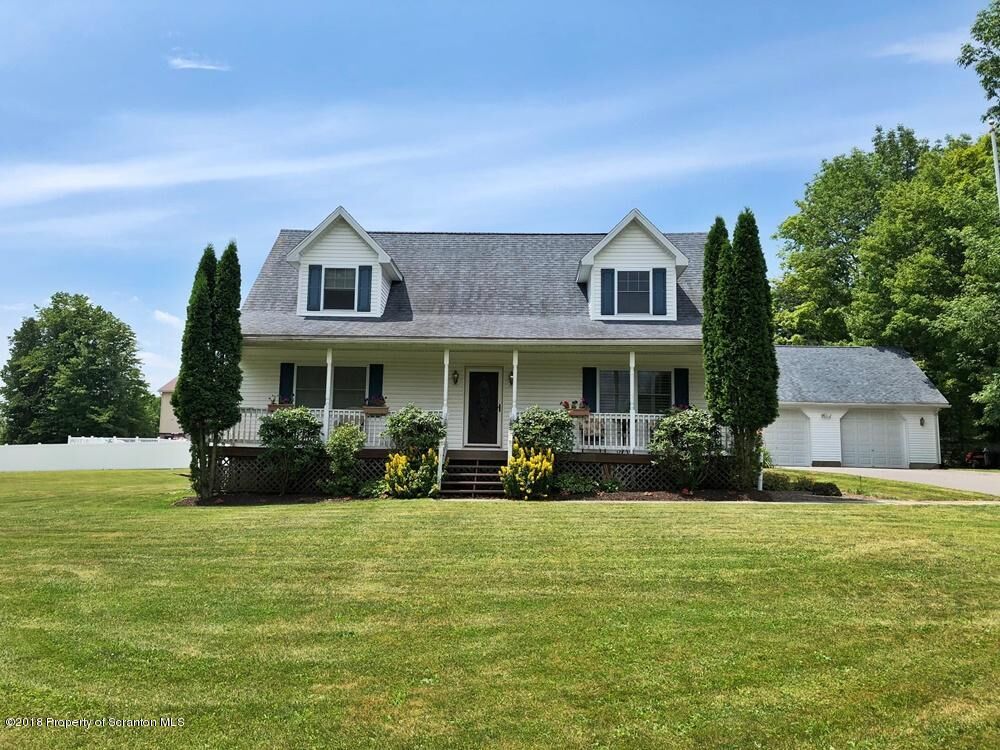 Property Photo: 922 Meadowlark Drive PA 18444