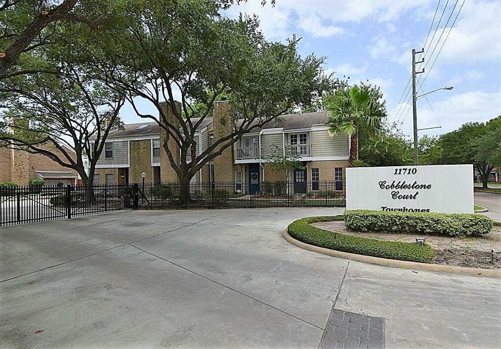 Property Photo:  11710 Southlake Drive 18  TX 77077 