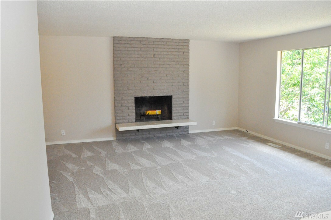 Property Photo: 21621 9th Ave W WA 98021