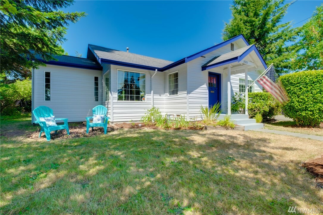 Property Photo:  2523 Perry Ave NE  WA 98310 