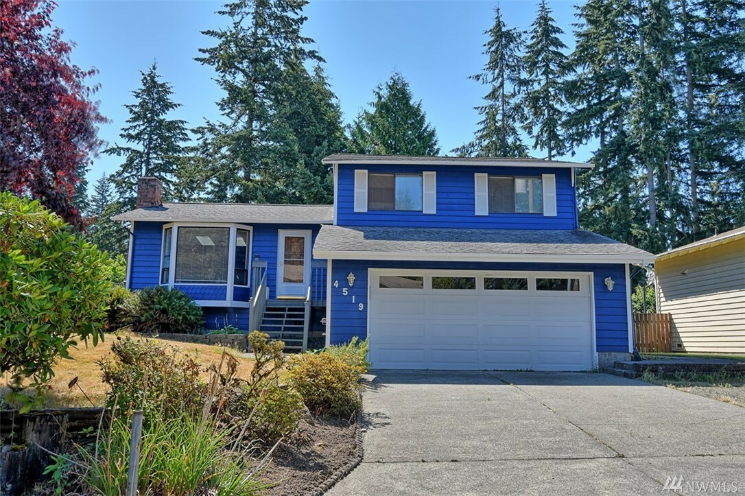 Property Photo:  4519 SE 4th Street  WA 98059 