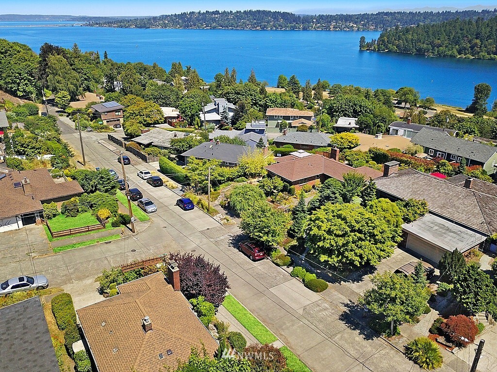 Property Photo:  5155 54th Avenue S  WA 98118 