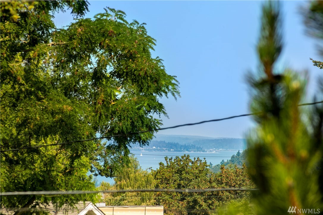 Property Photo: 3921 SW Austin Street WA 98136