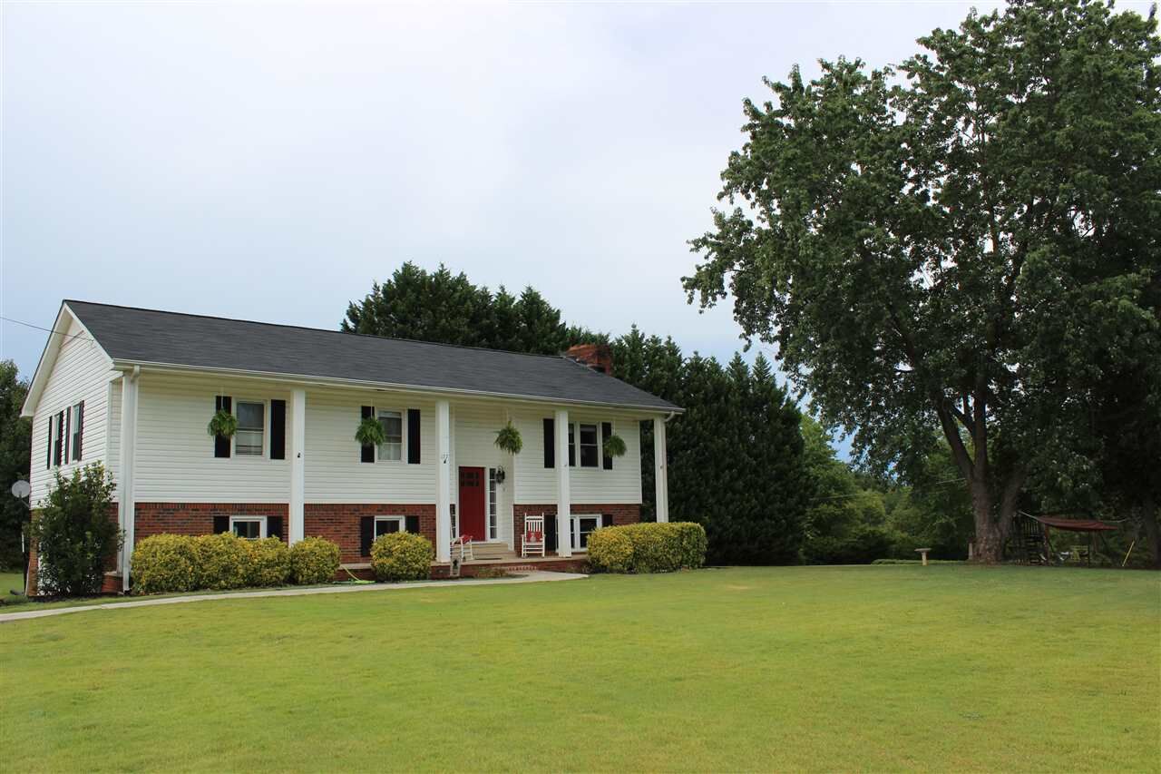 Property Photo:  177 Lake Front Rd  SC 29349 