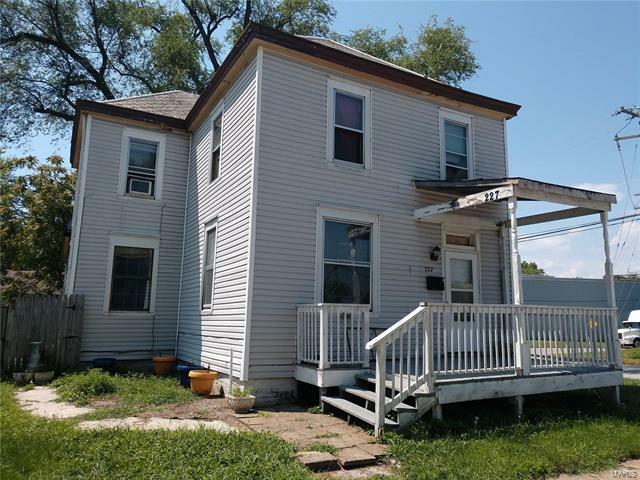 Property Photo: 227 13th 62220