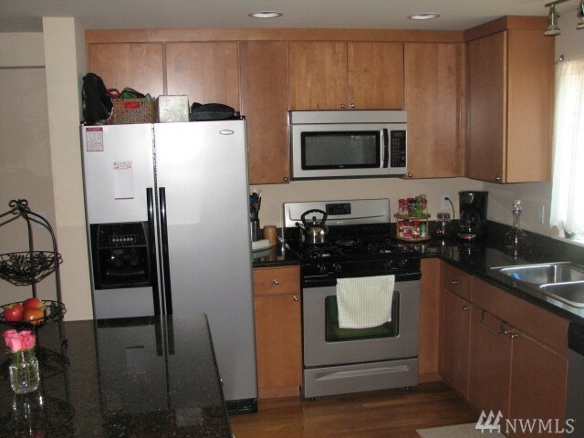 Property Photo: 1272 N 143 St WA 98133