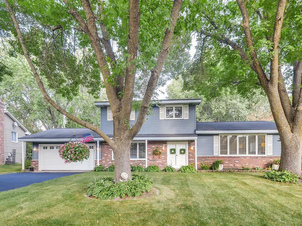 Property Photo:  2265 Queens Drive  MN 55125 