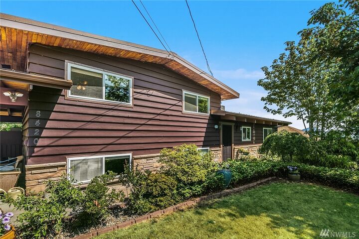 8420 S 124th Place  Seattle WA 98178 photo