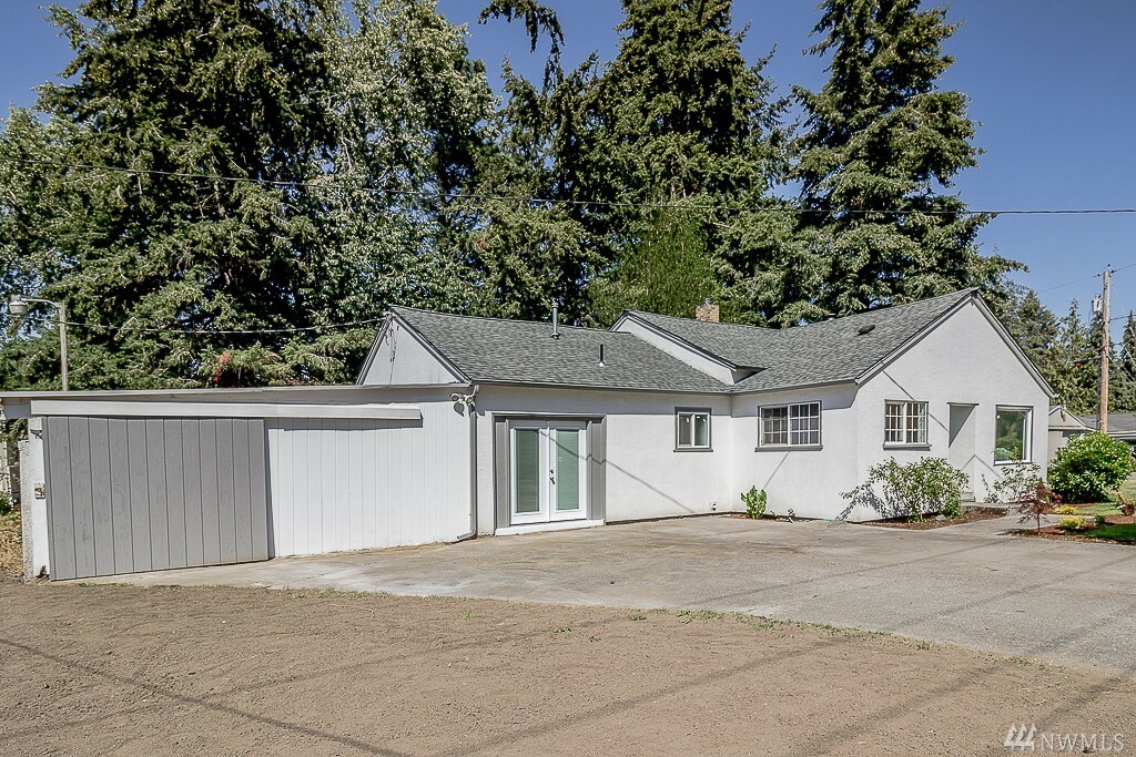 Property Photo:  306 W Pole Rd  WA 98264 