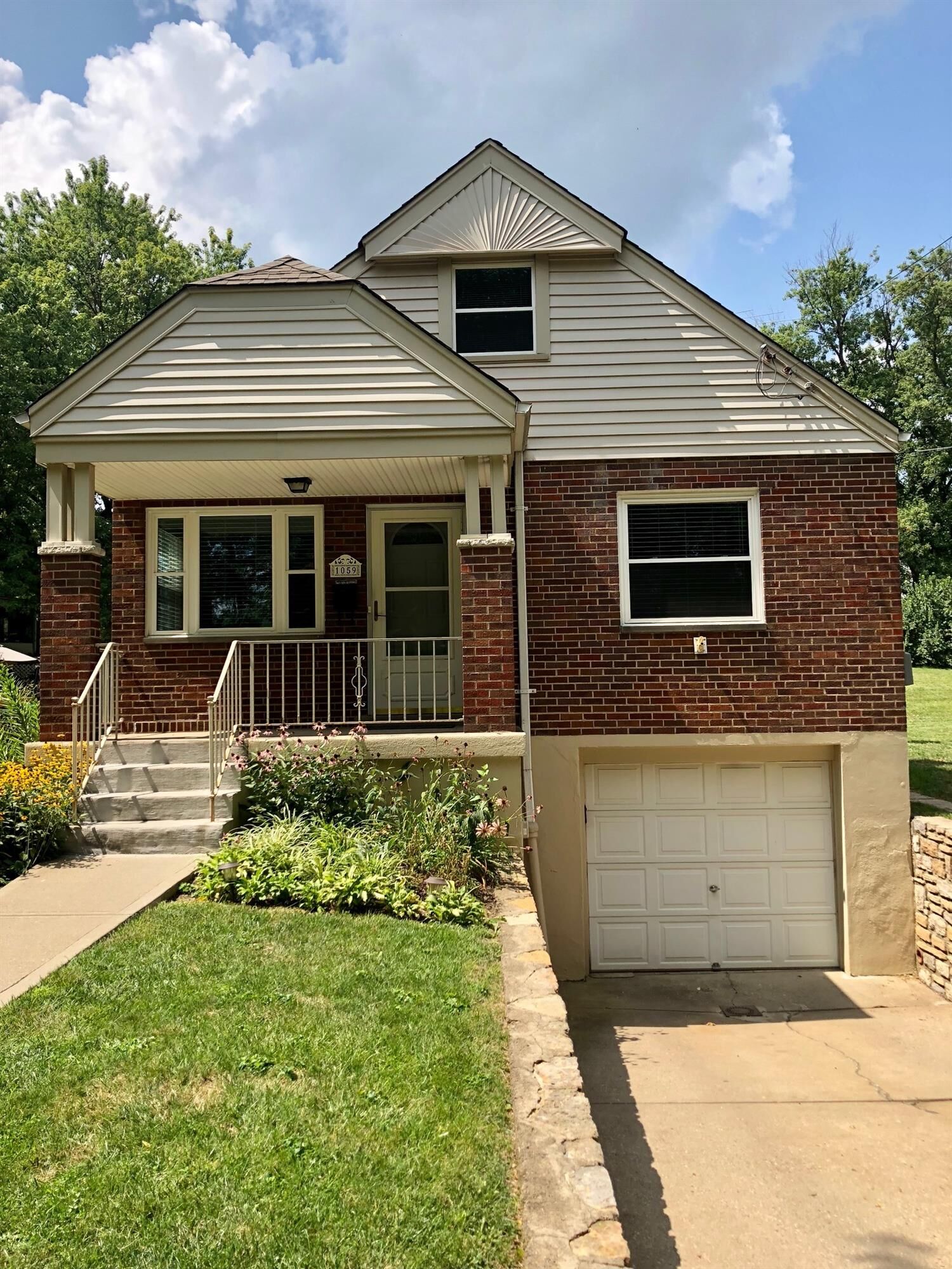 Property Photo:  1059 Covedale Avenue  OH 45238