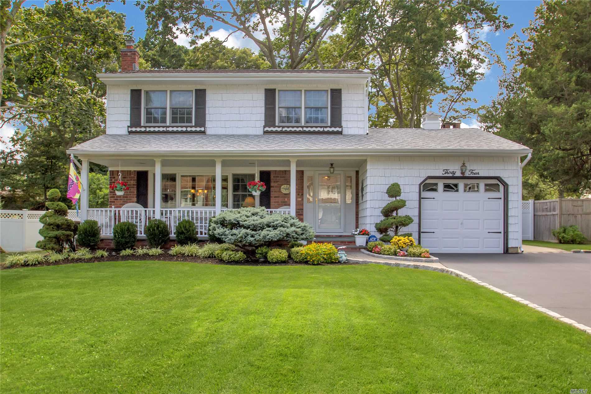 Property Photo:  34 Queen Anne Place  NY 11788 