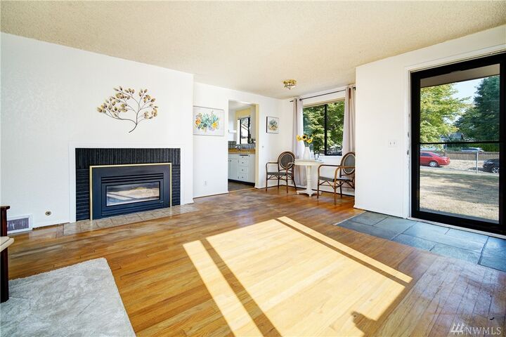 Property Photo: 855 NE 170th Street WA 98155