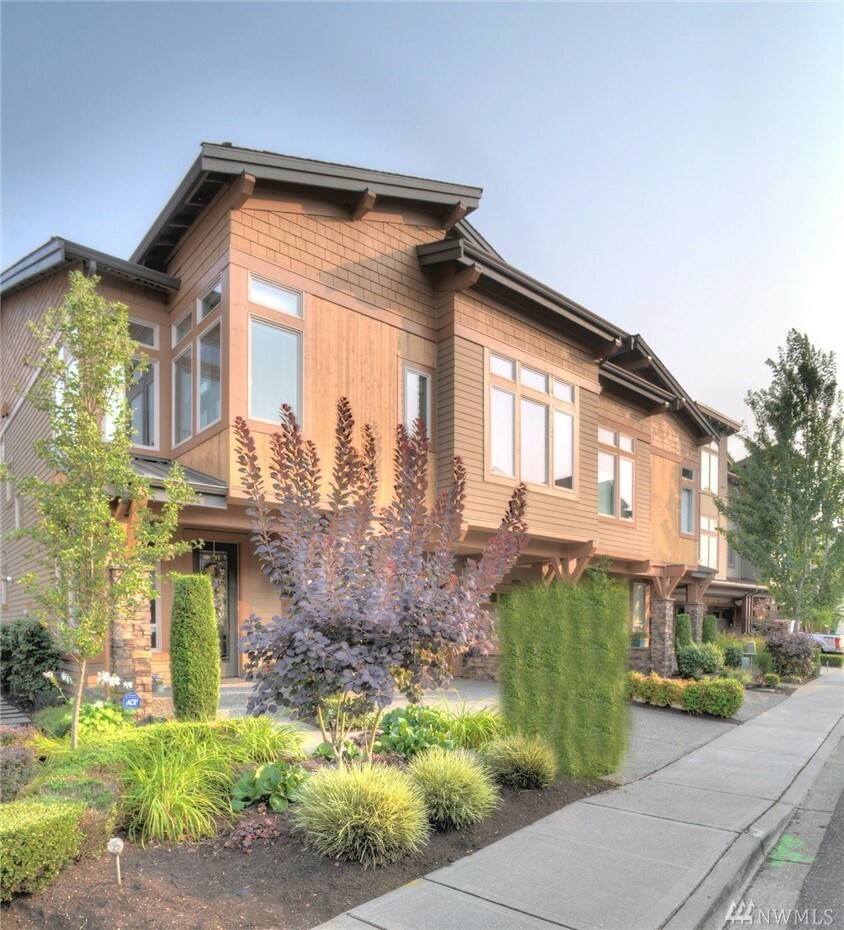Property Photo: 1021 N 41st Place WA 98056