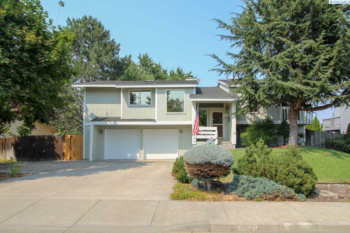 Property Photo:  344 Skagit Street  WA 99352 