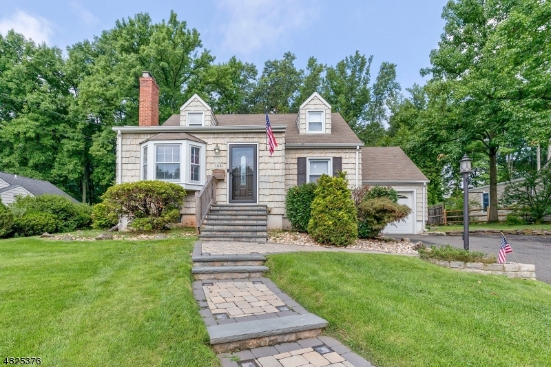 Property Photo:  1661 Ramapo Way  NJ 07076 