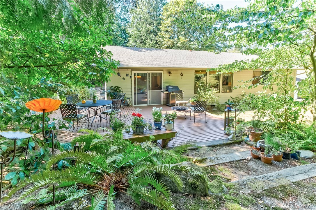 Property Photo:  1520 Lowell Ave  WA 98229 