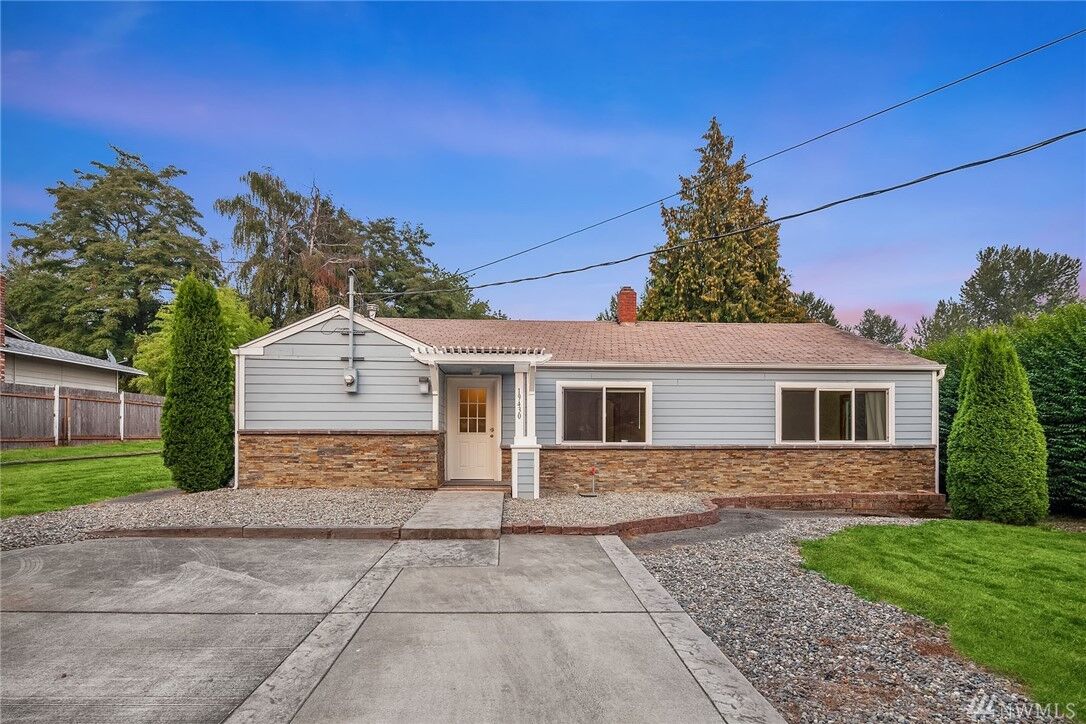 Property Photo:  19430 116th Ave SE  WA 98031 