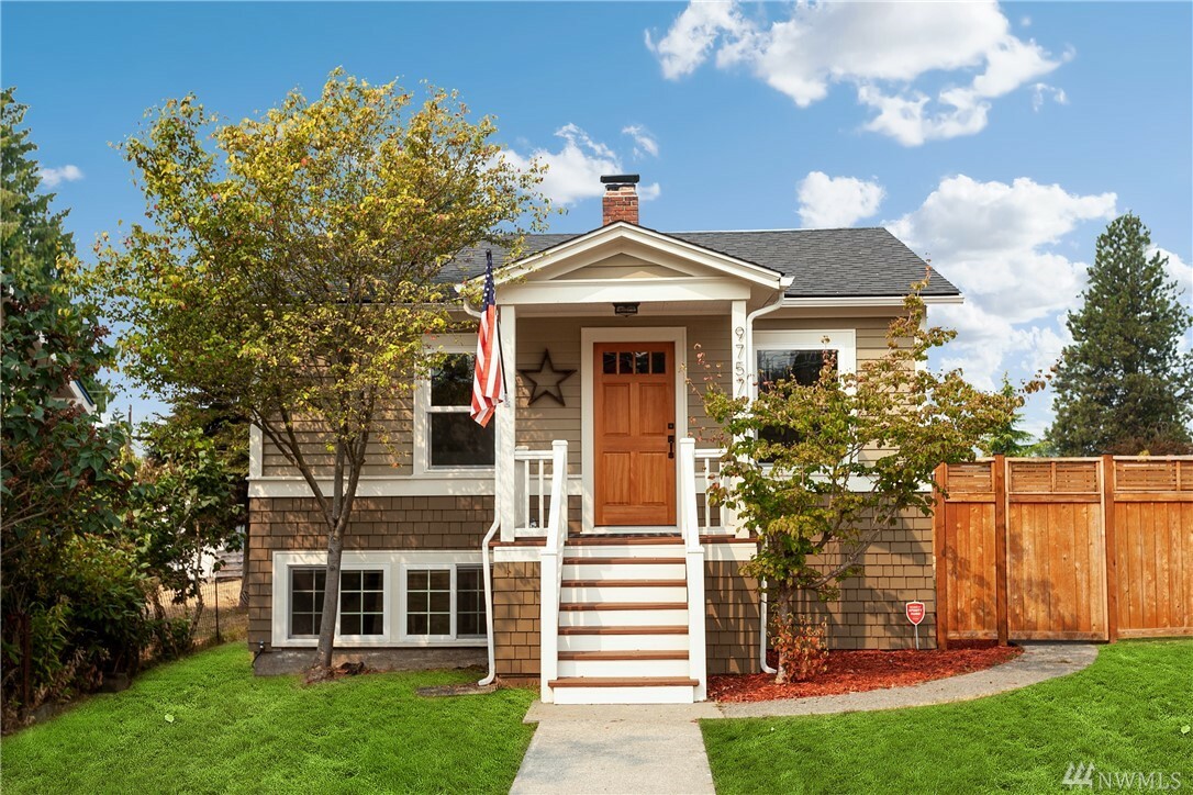 Property Photo: 9757 Palatine Ave N WA 98103