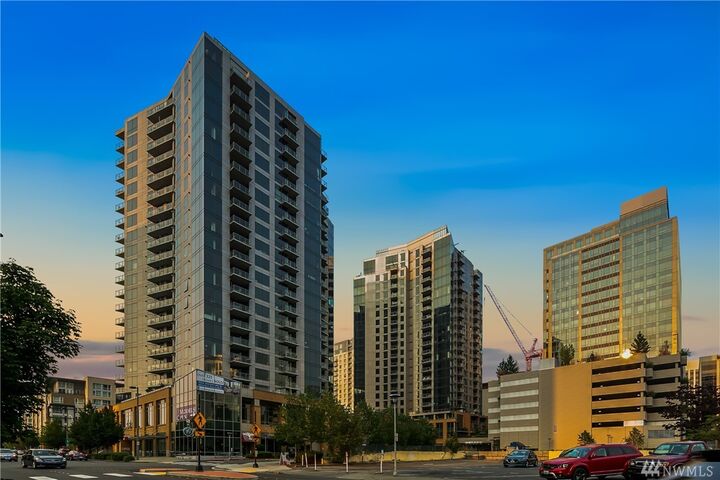 Property Photo: 10682 NE 9th Place Th-22 WA 98004