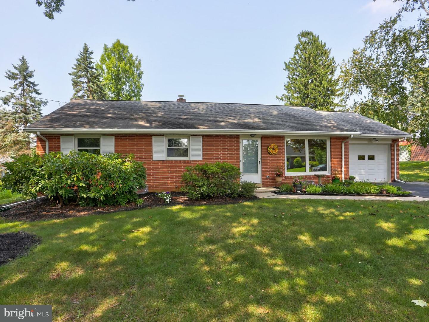 Property Photo: 3121 Cochran Drive PA 17601