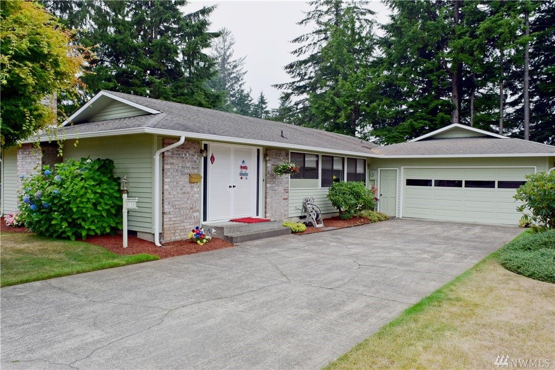 Property Photo: 1811 Graves Ave WA 98520