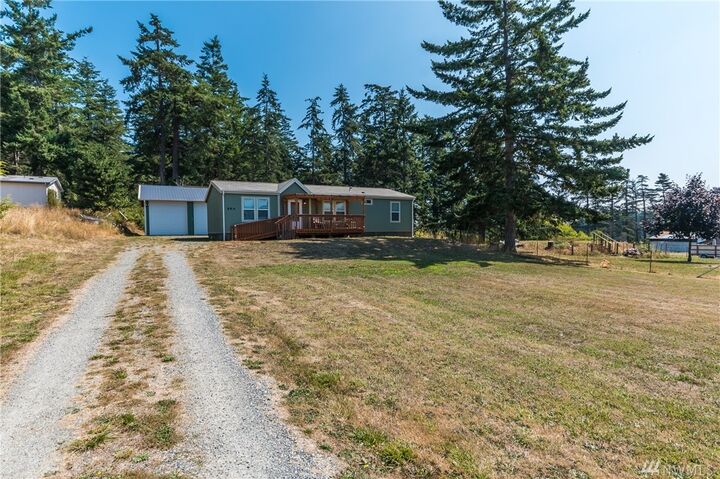 Property Photo:  964 Donald Ave  WA 98277 