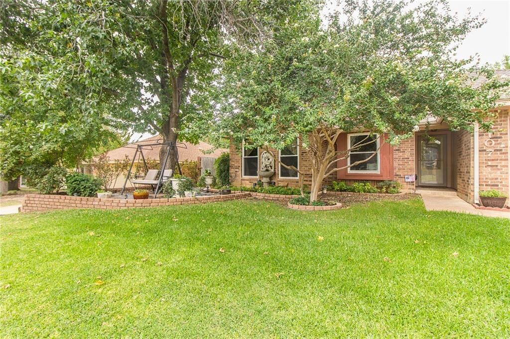Property Photo:  6107 Barnhill Court  TX 76016 