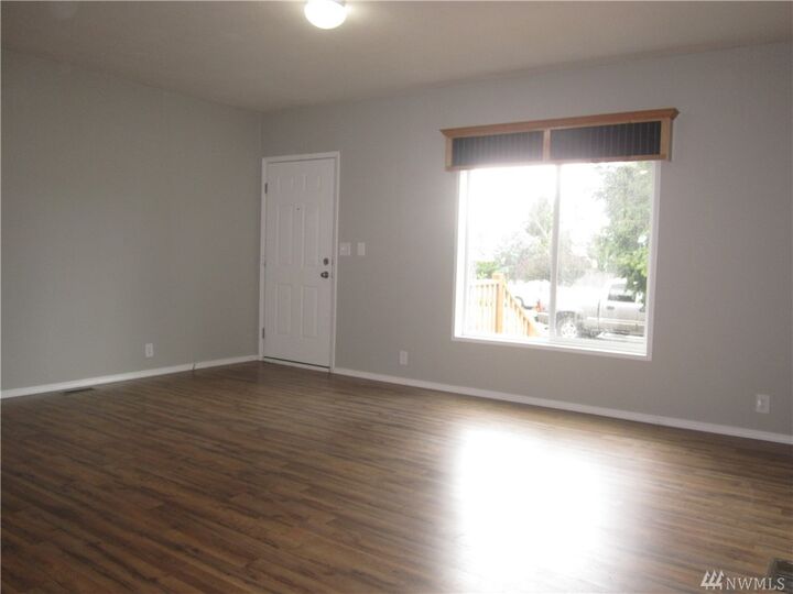 Property Photo:  301 W 2nd Ave  WA 98926 