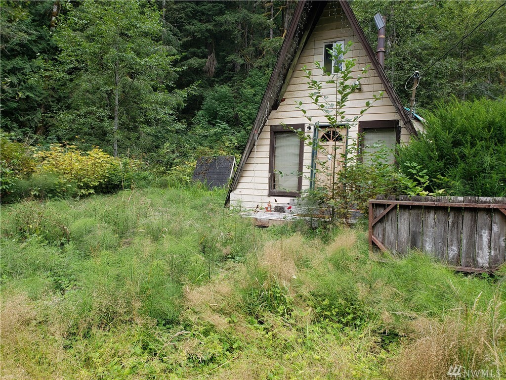Property Photo: 21928 Alder Loop Rd WA 98251