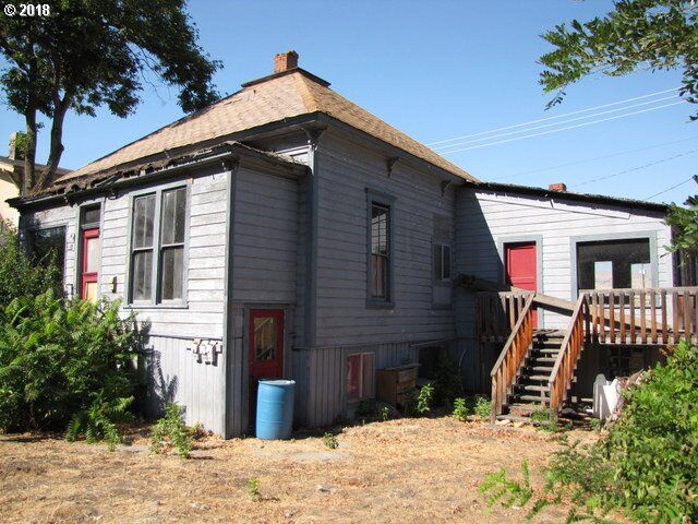 Property Photo:  605 E 4th  OR 97058 