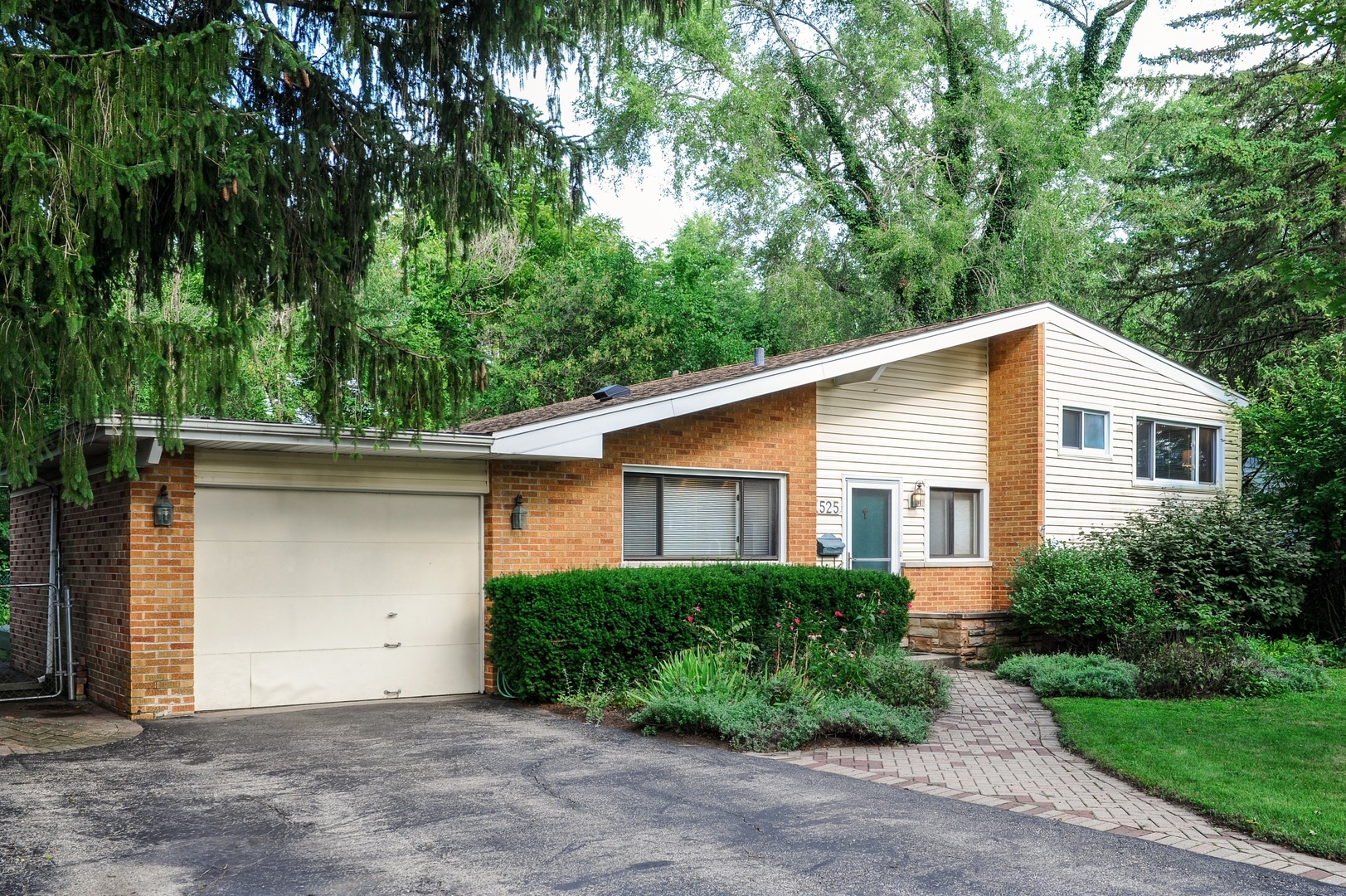 Property Photo:  525 Mallard Lane  IL 60015 