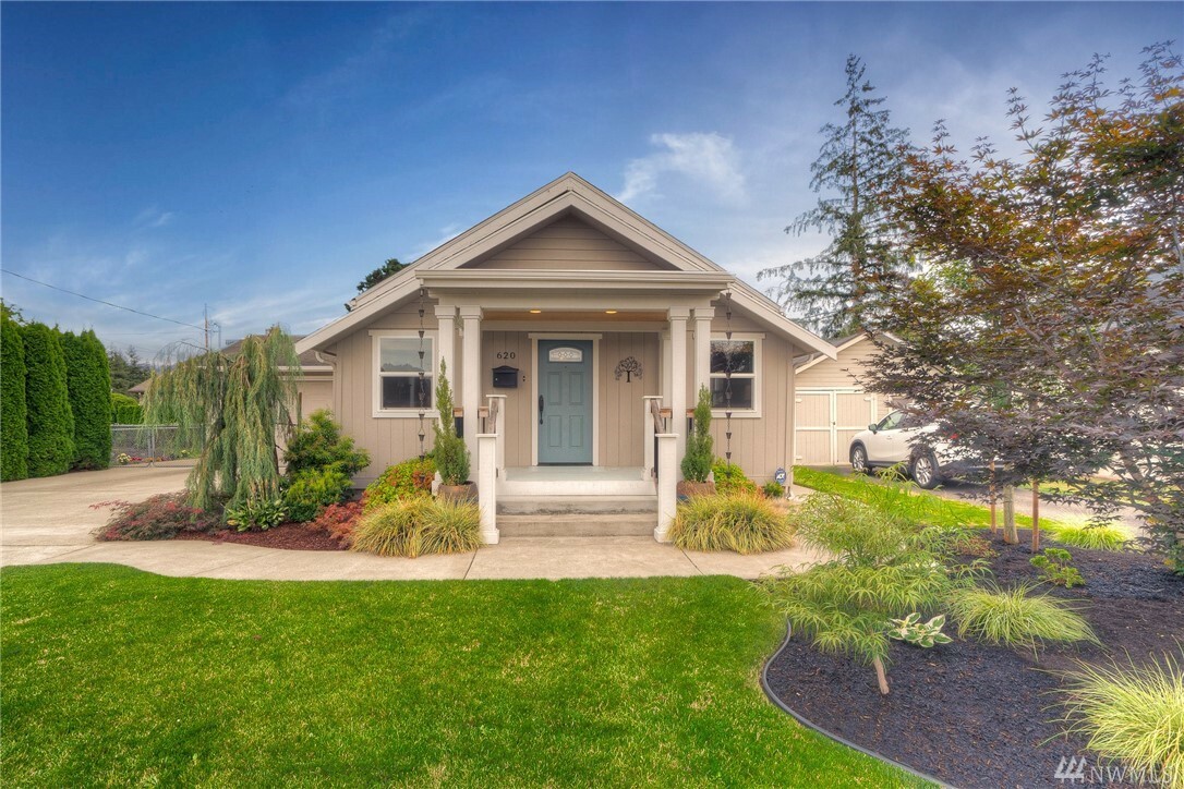 Property Photo: 620 E Pioneer WA 98372