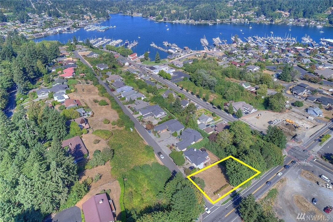 Property Photo:  8003 Bayridge Ave  WA 98332 