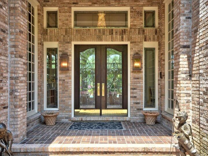 Property Photo: 1207 Parrilla De Avila FL 33613