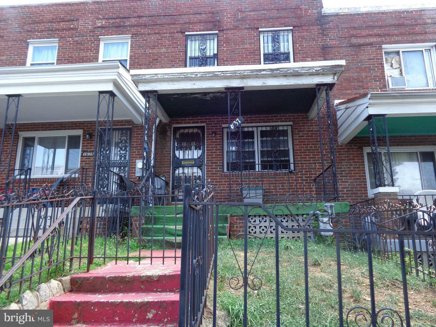 Property Photo:  1637 Lang Place NE  DC 20002 