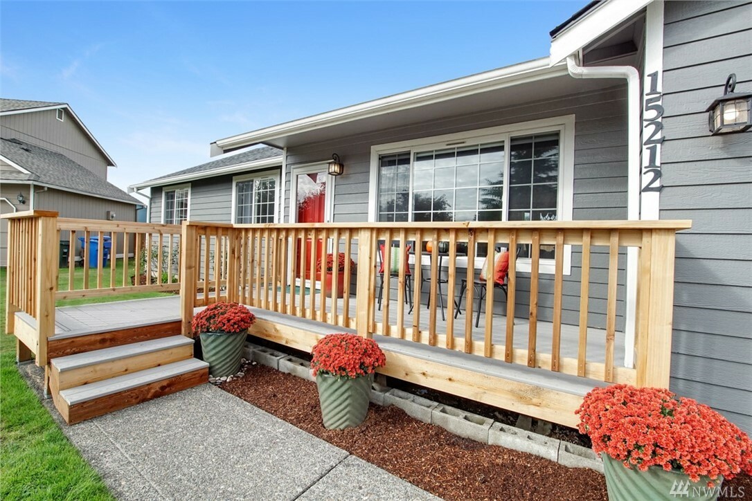 Property Photo:  15212 64th St E  WA 98390 