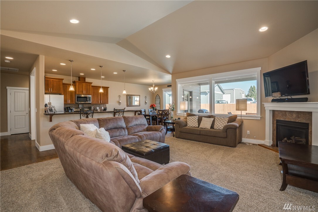 Property Photo: 2365 Talon St NE WA 98802