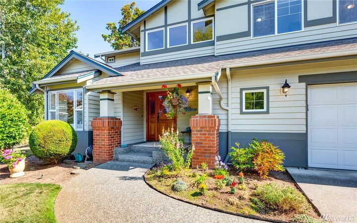 Property Photo:  537 S 39th St  WA 98229 