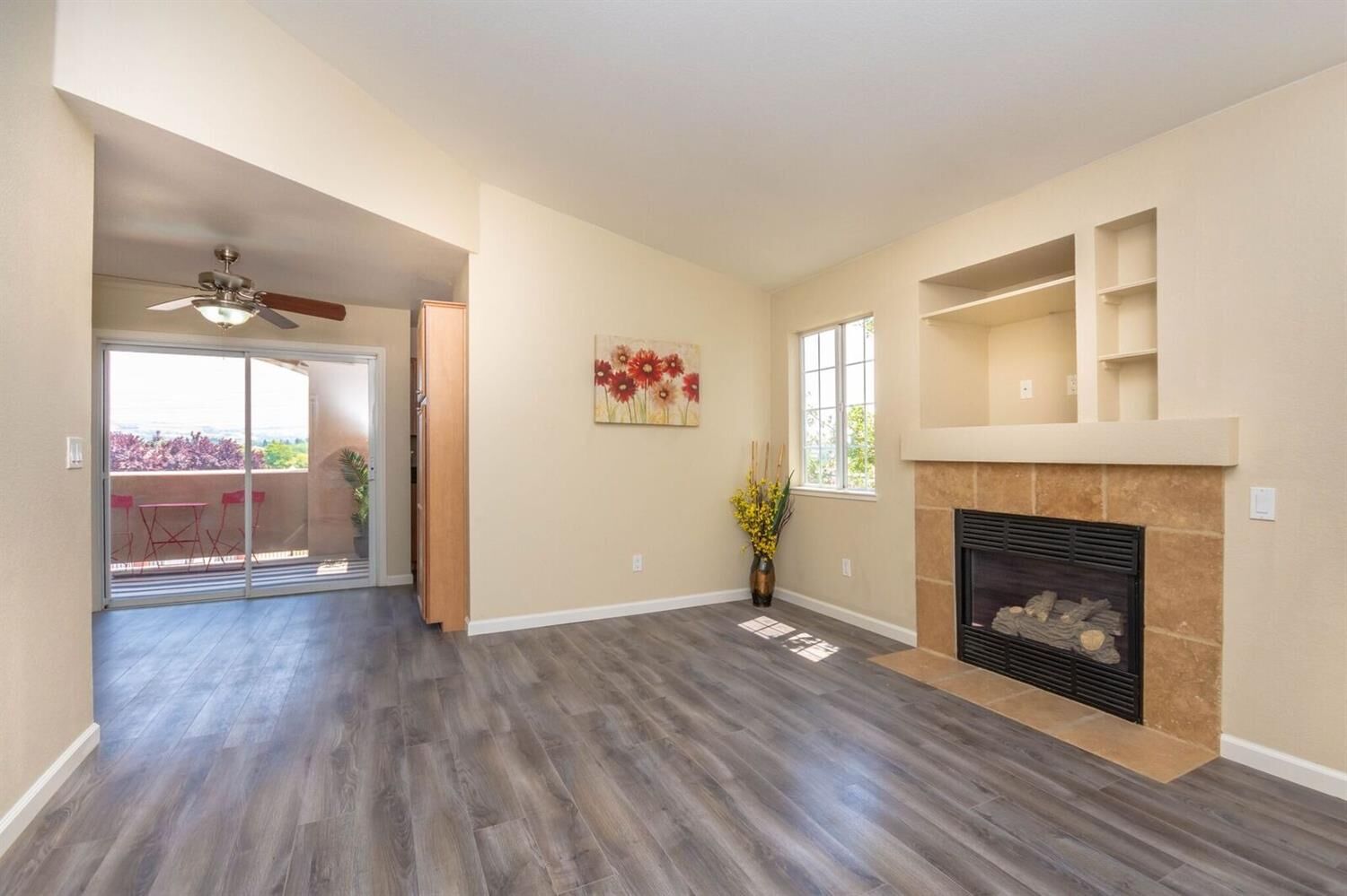 Property Photo:  885 Halidon Way 121  CA 95630 