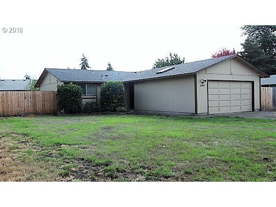Property Photo: 4396 Hilton Dr OR 97402