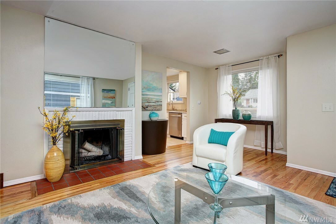 Property Photo: 15732 Palatine Ave N WA 98133
