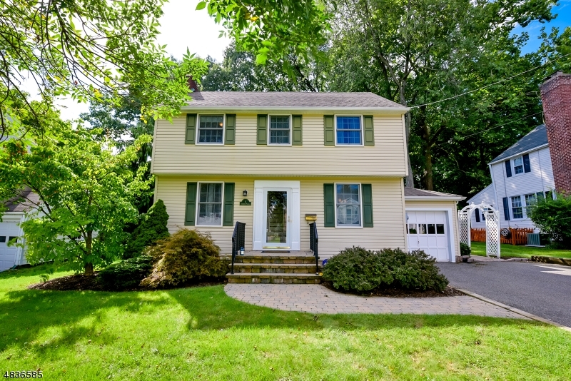 Property Photo: 6 Addison Pl 1X NJ 07410