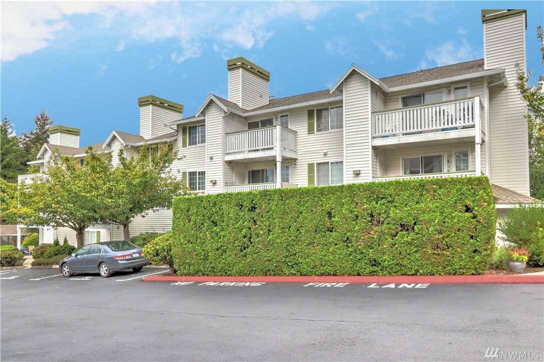 Property Photo:  901 Sunset Blvd NE A 302  WA 98056 