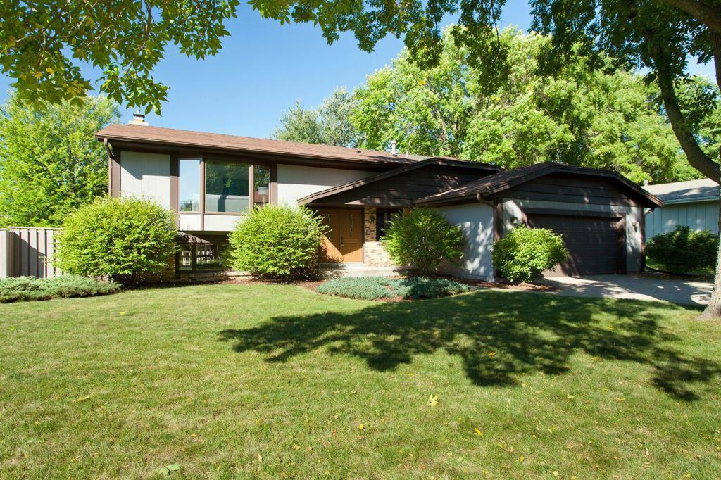 Property Photo:  1551 Quebec Avenue N  MN 55427 